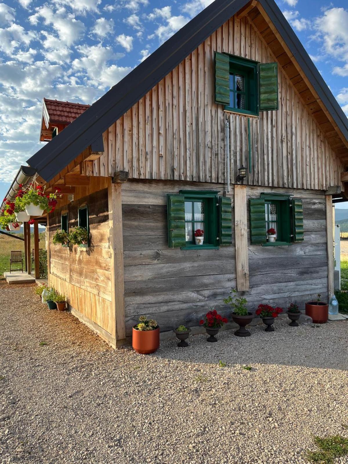 Wooden House Ante Self Check - In And Check - Out Apartman Otocsán Kültér fotó